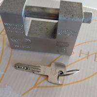 Lucchetto serranda CORBIN monoblocco acciaio