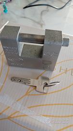 Lucchetto serranda CORBIN monoblocco acciaio