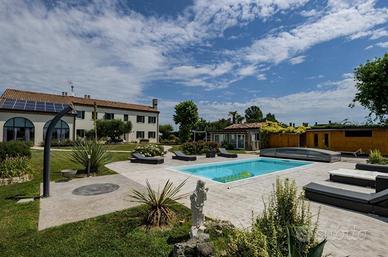 Immobile in asta di 300 m² con 5 locali e box auto