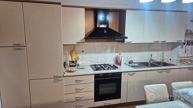 cucina completa di elettrodomestici 