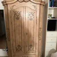 Armadio in legno stile vintage/provenzale decorato
