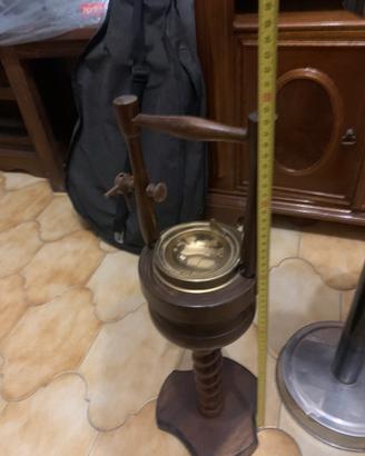 Posacenere in legno a colonna