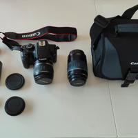 Reflex Canon EOS 1000D con 2 obiettivi e accessori