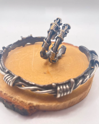 Anello e bracciale filo spinato