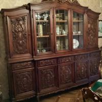 Prestigiosa sala in noce massello intarsiato