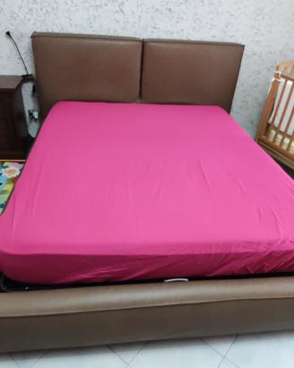 Letto matrimoniale  di ecopelle con contenitore 