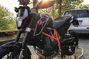 KTM DUKE 690