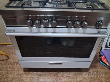 cucina a gas 5 fornelli e forno  trattabile 