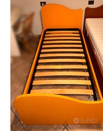 letto una piazza struttura in legno arancione