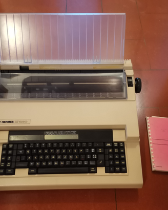 Macchina da scrivere olivetti
