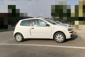 Auto Fiat Punto Benz NEOPATENTATI