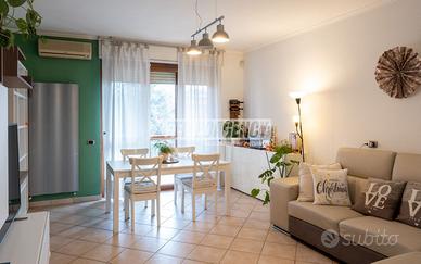 3 LOCALI DOPPI SERVIZI RISTRUTTURATO CON BOX AUTO