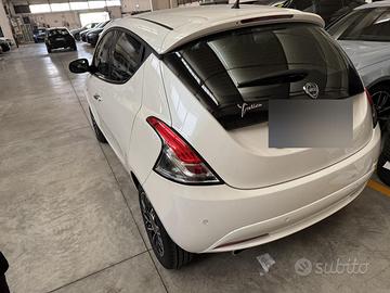 LANCIA Y COME NUOVA