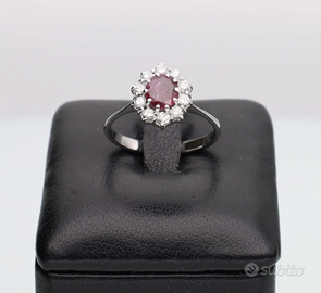 Anello margherita in oro bianco con rubino