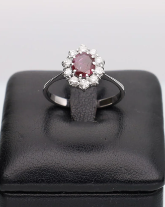 Anello margherita in oro bianco con rubino