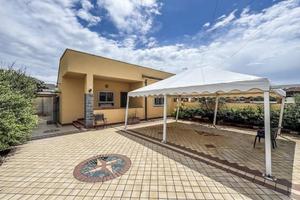 Villa di 120 m² con 4 locali e box auto a Fiumicin