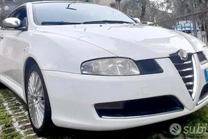 Alfa Romeo GT 1.9Jtdm_ White and Black