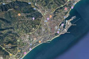 Attività / Licenza di 1940 m² con 2 locali a Savon