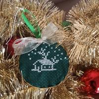 pallina di natale a punto croce 