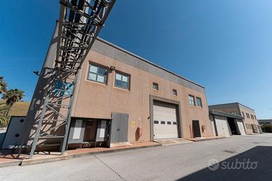 Caraffa area PIP, capannone di ca 3500 mq