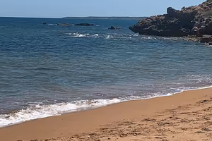 Capocolonna terreno sulla spiaggia