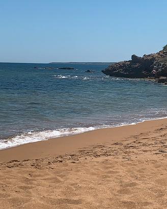 Capocolonna terreno sulla spiaggia