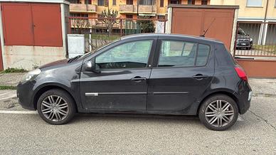 Renault Clio Anniversario