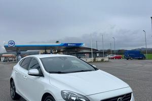 Volvo v40 D2 120 cv