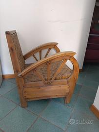 3 poltrone e 1 divanetto in legno