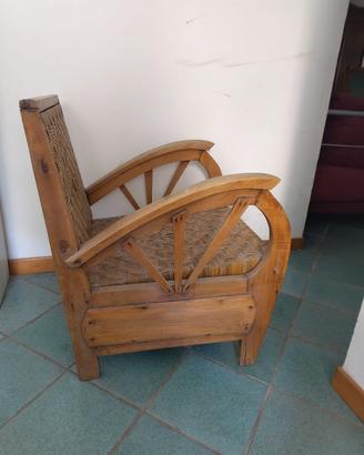 3 poltrone e 1 divanetto in legno