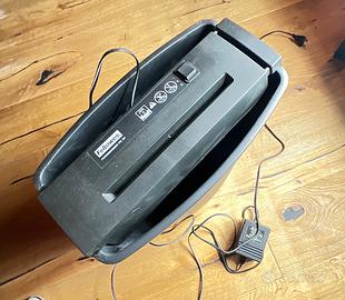 Tranciadocumenti da ufficio