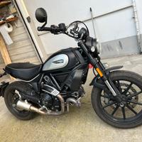 Ducati scrambler Icon Dark