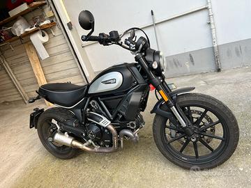 Ducati scrambler Icon Dark