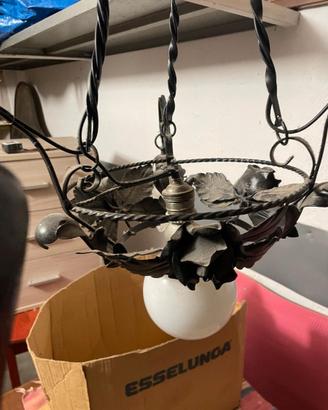 lampadario antico in ferro battuto