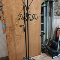 Appendiabiti in ferro battuto a piantana vintage.