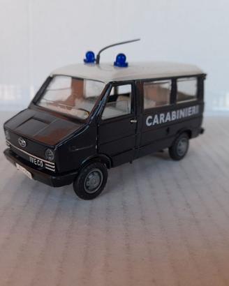 MODELLO IVECO DAILY BUS CARABINIERI OLD CARS