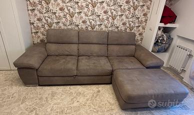 Divano con pouf contenitore