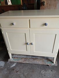 Credenza in abete color avorio