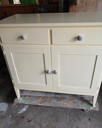 Credenza in abete color avorio