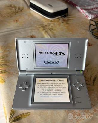 Nintendo ds lite grigio con cartuccia +32 giochi