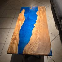 tavolo in legno e resina 