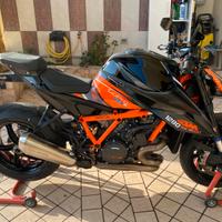 Ktm 1290 superduke versione r evo