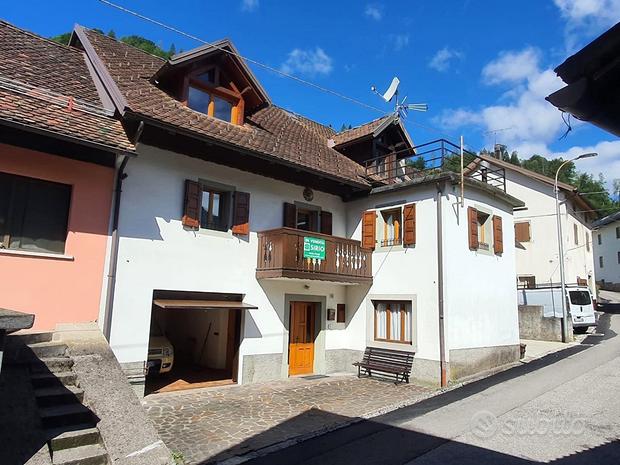 CASA IN LINEA BICAMERE CON GIARDINO