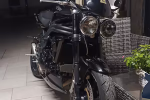 Speed triple 1050 my 2009 Black edition