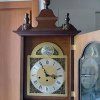 Orologio a pendolo vintage a colonna