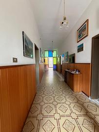 Semindipendente con cortile privato e posto auto
