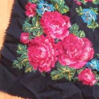 Foulard motivo floreale sfondo nero