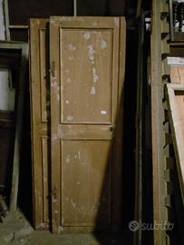 Porte portoni scuri antichi