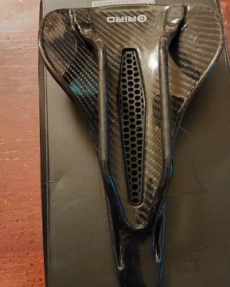 sella in 3d con scafo in carbonio 