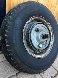 Ruota posteriore di una vespa o lambretta